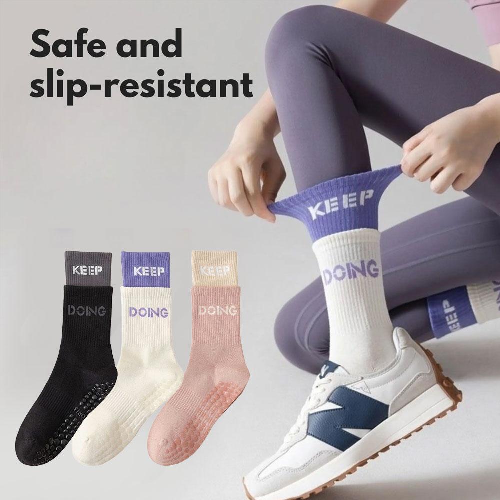Pilates Yoga And Barre - 女性用ノンスリップピラティスヨガソックス、ミッドカーフシリコングリップコットンソックス、室内フィットネス、バレエ、フロアワークアウト用