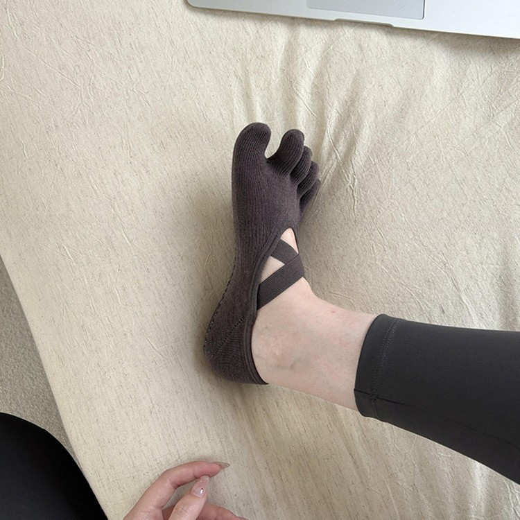 女性用クロスストラップ5本指ヨガソックス滑り止めシリコングリ - Pilates Yoga And Barre のレビューと価格